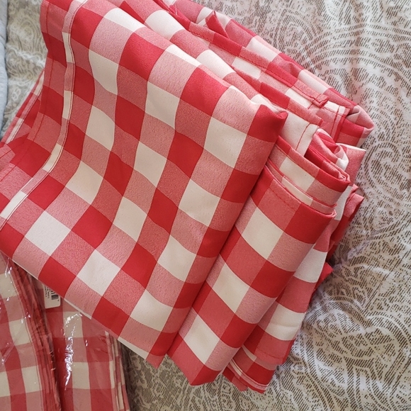 Checkered Table Runner - Picture 3 of 3